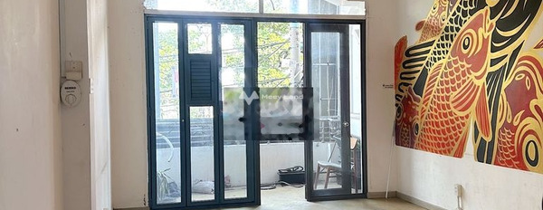 Với diện tích là 88m2, cho thuê nhà ở vị trí thuận tiện Bình Thạnh, Hồ Chí Minh, trong nhìn tổng quan gồm 7 phòng ngủ, 6 WC không lo ngập nước-02