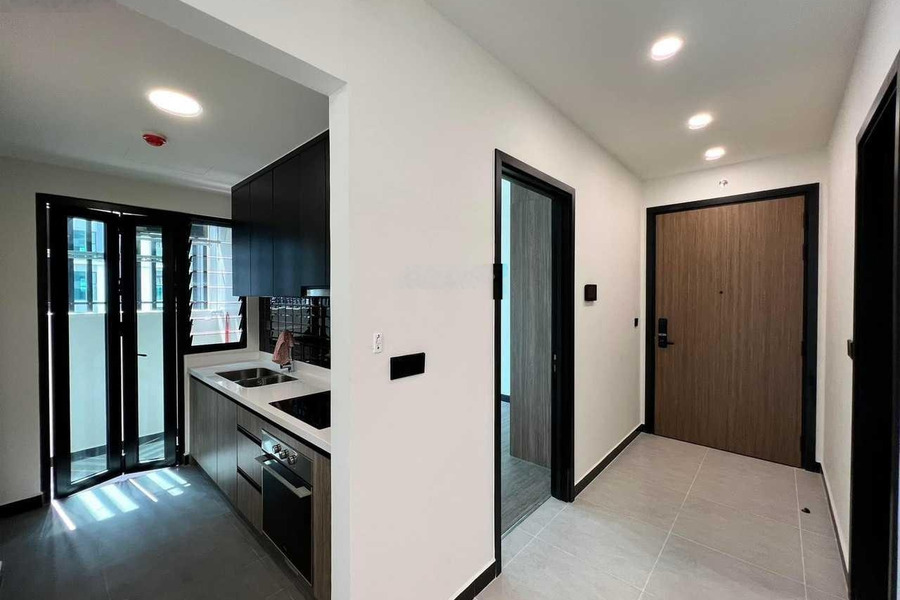 Cần bán căn hộ De La Sol 93m2 giá chỉ 8,2 tỷ full nội thất, view đẹp tầng đẹp. Lh: 0903 022 *** -01