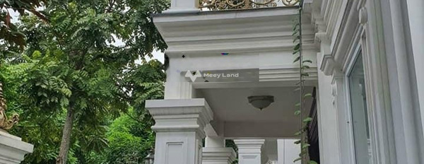 Diện tích trong khoảng 200m2, cho thuê nhà ở vị trí mặt tiền nằm trên Nguyễn Văn Huyên, Hà Nội, tổng quan ở trong căn nhà 4 PN không tiếp trung gian-02