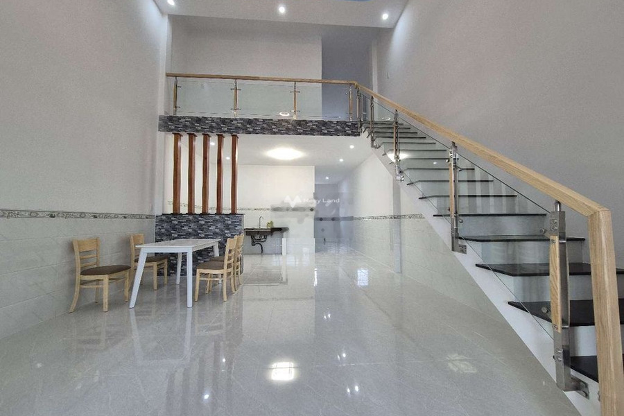 Vị trí đẹp tọa lạc ngay ở Nguyễn Trung Trực, Biên Hòa bán nhà bán ngay với giá khởi đầu 1.45 tỷ trong nhà tổng quan gồm có 3 phòng ngủ 2 WC-01