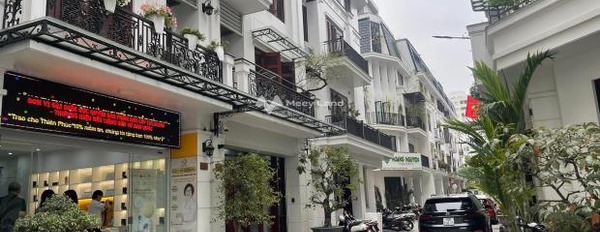 Ngôi nhà có tổng 6 phòng ngủ, bán biệt thự, bán ngay với giá hấp dẫn chỉ 23 tỷ diện tích tổng là 72m2 vị trí đặt gần Nguyễn Tuân, Hà Nội-02