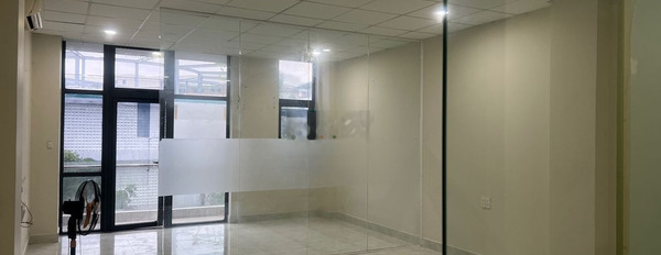 Cho thuê tầng văn phòng KDT Vạn Phúc city 60m2 Giá 8.5tr WC riêng -02