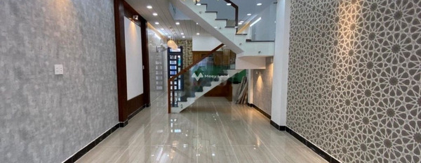 Vị trí đặt tọa lạc trên Tân Thành, Tân Phú cho thuê nhà thuê ngay với giá tốt bất ngờ 18 triệu/tháng, trong nhà nhìn chung gồm có 5 phòng ngủ, 5 WC-03