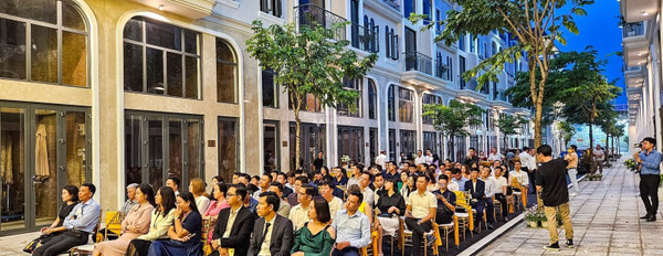 Nằm ngay trên Quách Điêu, Hồ Chí Minh bán nhà bán ngay với giá siêu rẻ chỉ 7 tỷ trong căn này 5 phòng ngủ 4 WC-02