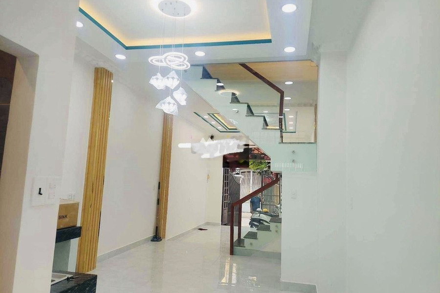 Với diện tích 55m2, cho thuê nhà ở vị trí tốt đặt nằm ngay Nguyễn Quý Anh, Tân Sơn Nhì, ngôi nhà gồm có 4 phòng ngủ, 5 WC khu vực dân cư-01
