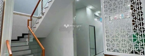 Ngôi nhà bao gồm 2 phòng ngủ bán nhà bán ngay với giá cực tốt 1.99 tỷ diện tích khoảng 55m2 vị trí mặt tiền tọa lạc tại Phan Văn Hân, Phường 19-02