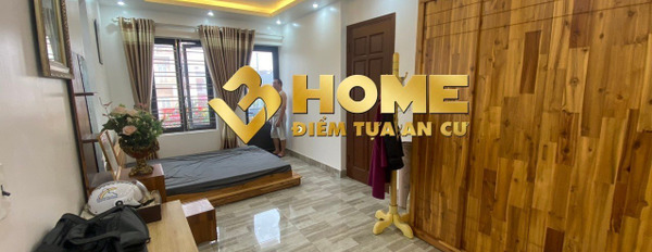 Cho thuê nhà mặt đường Hồ Sen 4 phòng ngủ đồ cơ bản-03