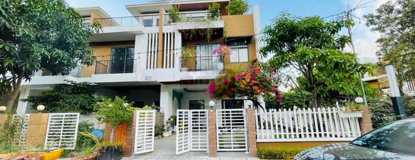 Căn nhà bao gồm có 4 phòng ngủ, bán nhà ở có diện tích chung 130m2 bán ngay với giá gốc chỉ 11 tỷ gần Tô Ngọc Vân, Tam Phú-02