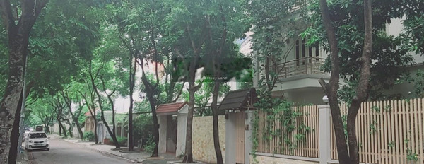 Với diện tích tiêu chuẩn 220m2, bán biệt thự gần Nguyễn Khuyến, Hà Nội, tổng quan căn này thì gồm 5 phòng ngủ liên hệ chính chủ.-03