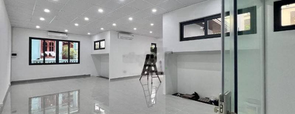 Cho thuê VP Việt Hưng, Long Biên, 2 tầng, lô góc DTSD 180m2, MT12m -03