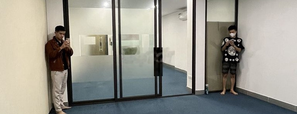 Cho thuê văn phòng 52 m2 tại Làng Việt Kiều Châu Âu, đã ngăn 2 phòng -02