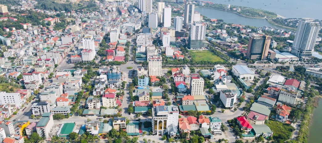 Chính chủ bán mảnh đất, 375m2 giá bán mong muốn chỉ 30 tỷ mặt tiền tọa lạc tại Hạ Long, Quảng Ninh, hướng Tây - Nam cực kì sang trọng