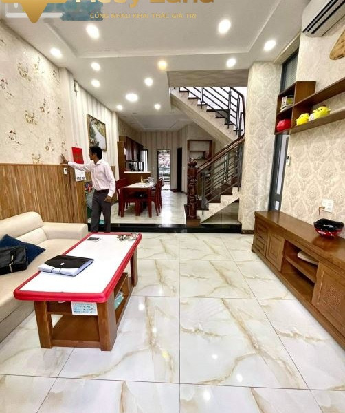 Hướng Đông Nam, bán nhà có diện tích 90m2 vị trí đẹp ngay trên Bình Chiểu, Hồ Chí Minh giá bán thương mại chỉ 5.5 tỷ nhìn chung có tổng 3 phòng ngủ đư...-01