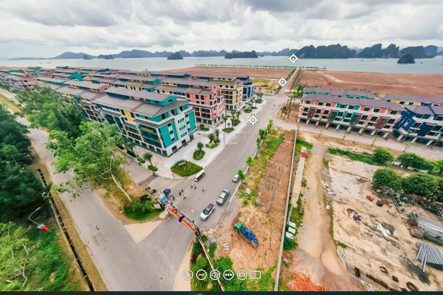 12 tỷ, bán liền kề có diện tích tổng là 255m2 tọa lạc ngay tại Vân Đồn, Quảng Ninh, hướng Đông - Nam khu vực dân cư-01