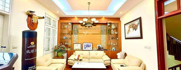 Giá bán 33 tỷ bán nhà có diện tích chính 118m2 vị trí đặt tọa lạc trên Trung Hòa, Hà Nội vui lòng liên hệ để xem trực tiếp-03