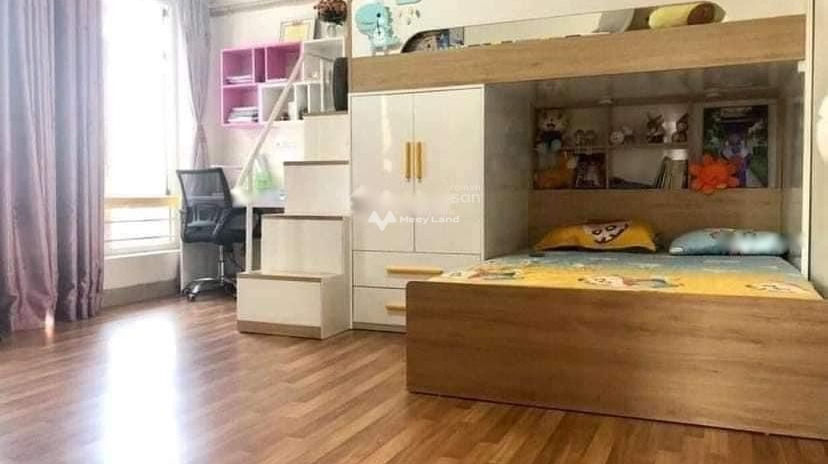 Bán nhà diện tích gồm 50m2 vị trí mặt tiền tọa lạc ở Lê Lợi, Hà Nội bán ngay với giá thương mại chỉ 7 tỷ