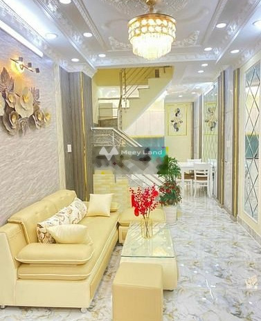 Bán nhà có diện tích rộng 120m2 vị trí mặt tiền nằm tại Lê Đức Thọ, Hồ Chí Minh giá bán đề cử từ 810 triệu nhà này bao gồm 3 PN, 2 WC
