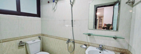 Diện tích rộng 42m2 bán nhà vị trí đẹp gần Đào Tấn, Cống Vị trong căn nhà này có 6 PN 4 WC vui lòng liên hệ để xem trực tiếp-03