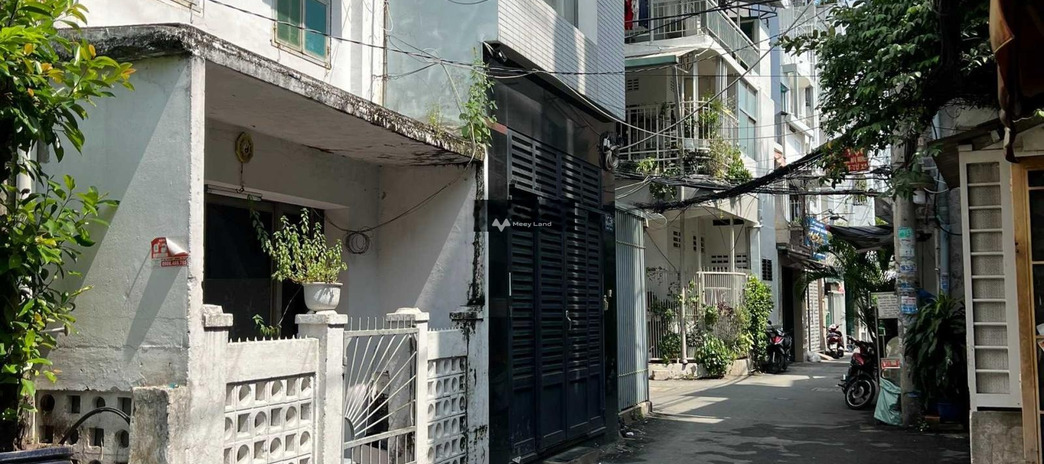 Nhà nhìn chung có tổng 5 phòng ngủ, bán nhà ở diện tích rộng 76m2 giá bán đặc biệt 14.5 tỷ vị trí mặt tiền ngay Cầu Kho, Hồ Chí Minh hướng Đông - Nam