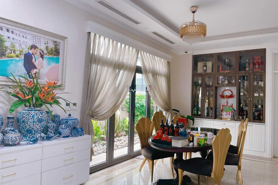Ngôi nhà này gồm 5 PN, bán biệt thự diện tích khoảng là 185m2 vị trí đẹp ngay trên Long Biên, Hà Nội, hướng Đông - Nam-01