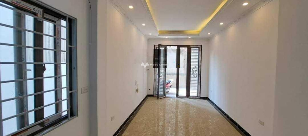 Cho thuê nhà, giá thuê khoảng 45 triệu/tháng với diện tích là 130m2 vị trí mặt tiền tại Long Biên, Hà Nội