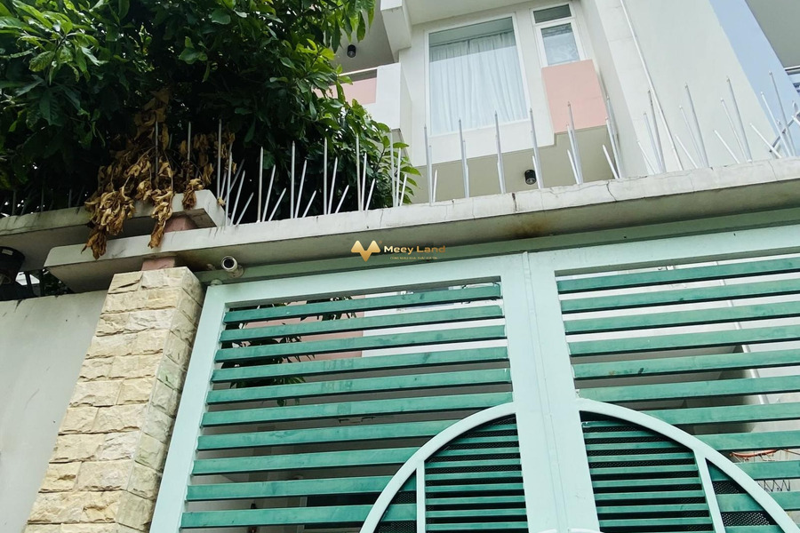 Diện tích tiêu chuẩn 120m2, cho thuê nhà ở vị trí hấp dẫn Quận 7, Hồ Chí Minh, hướng Tây - Nam, căn này gồm có 6 phòng ngủ, 7 WC nội thất đầy đủ-01