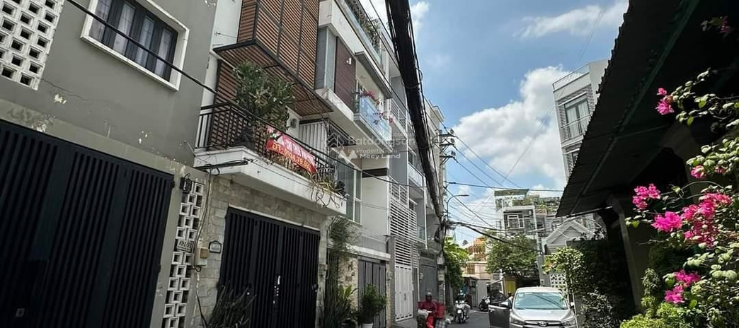 Bán nhà vị trí mặt tiền tọa lạc ngay trên Gò Vấp, Hồ Chí Minh giá bán cực rẻ từ 9.6 tỷ có diện tích chung là 160m2 nhà này gồm 10 phòng ngủ