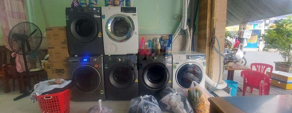 Có tuổi r Sang tiệm giặt sấy trong chợ Tân Sơn Nhất p3 Gò Vấp -02