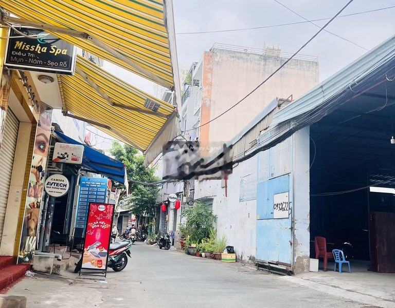 Bán nhà có diện tích chung là 33m2 Nằm ngay trên Tân Thành, Hồ Chí Minh bán ngay với giá cực sốc chỉ 4.8 tỷ tổng quan ở trong nhà có 3 phòng ngủ, 3 WC-01