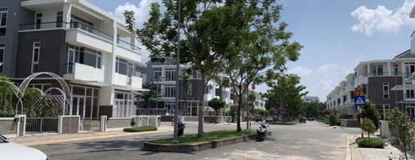 Vợ chồng tôi cần bán biệt thự vị trí đặt tọa lạc tại Phường Tân Thuận Đông, Quận 7 giá cực êm chỉ 11.8 tỷ diện tích khoảng 133m2, trong nhà nhìn chung...-03