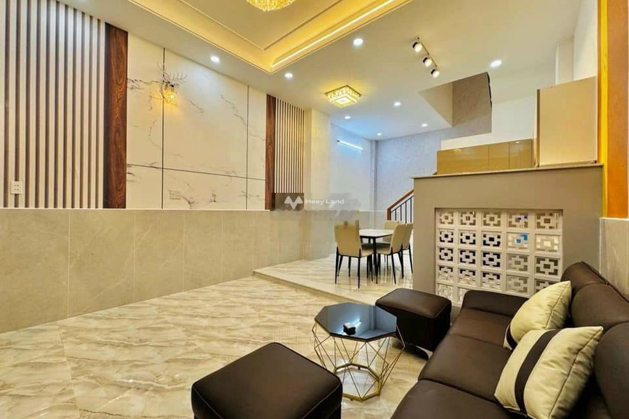 Diện tích chung 90m2, cho thuê nhà ở vị trí nằm ngay Phường 12, Quận 10, hướng Đông Nam, nhìn chung có tổng 5 phòng ngủ, 5 WC nội thất hiện đại-01