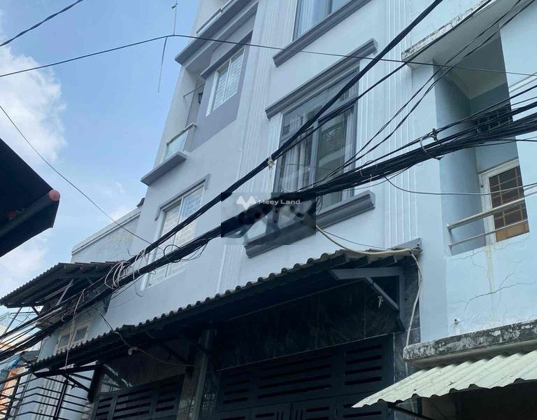 Tọa lạc ở Lý Chiêu Hoàng, Hồ Chí Minh cho thuê nhà giá thuê chính chủ 10 triệu/tháng, trong nhà 4 phòng ngủ, 3 WC-01