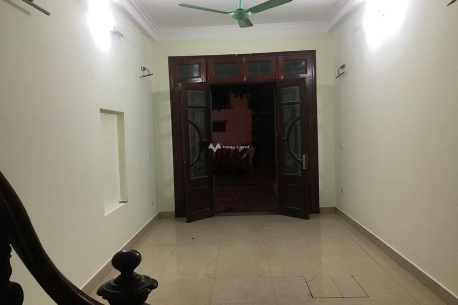 Cho thuê nhà nằm ở Nguyễn Văn Trỗi, Phương Liệt, thuê ngay với giá chính chủ chỉ 9 triệu/tháng có diện tích quy ước 33m2, trong nhà 3 phòng ngủ-01