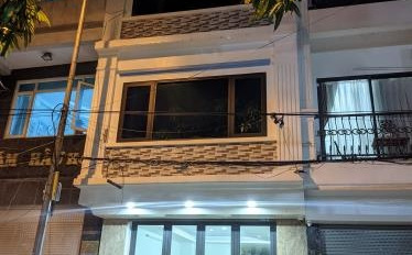 Cần bán biệt thự vị trí đặt ngay Phú Diễn, Hà Nội, giá bán đề xuất từ 13.5 tỷ có một diện tích 80 m2, trong nhà này 5 phòng ngủ, ngõ lưu thông 15 mét-03