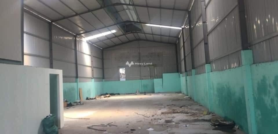 Cực hot cho thuê kho bãi diện tích thực là 300m2 vị trí mặt tiền tại Tân Bình, Bình Dương giá thuê cực mềm chỉ 15 triệu/tháng khuôn viên rộng rãi