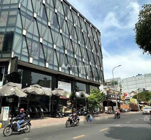 Bán nhà ở diện tích rộng 400m2 bán ngay với giá đề xuất từ 100 tỷ vị trí đặt nằm ngay Quận 10, Hồ Chí Minh