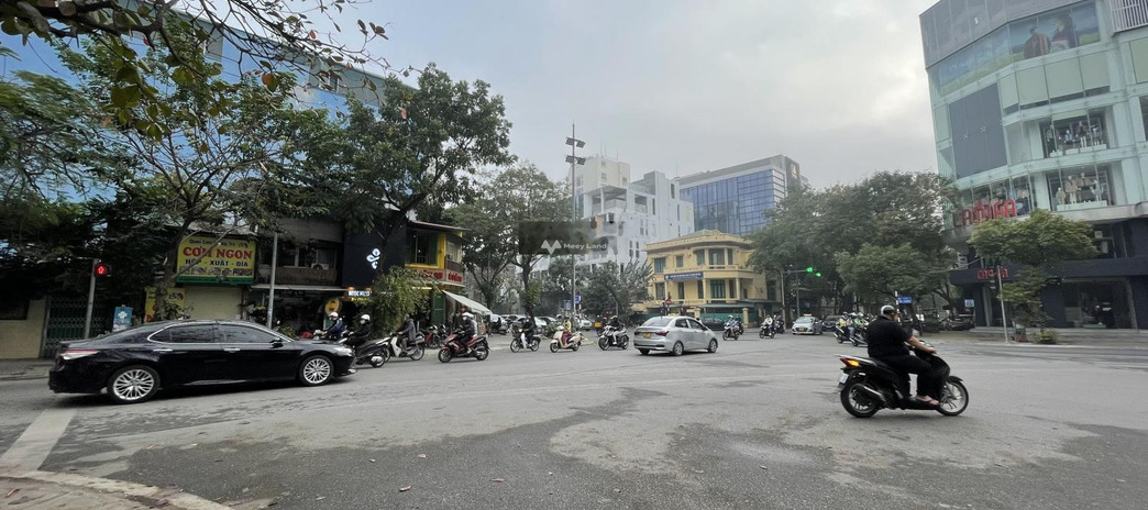 Diện tích 300m2 bán nhà ở vị trí mặt tiền tọa lạc tại Nguyễn Du, Hai Bà Trưng hỗ trợ mọi thủ tục miễn phí