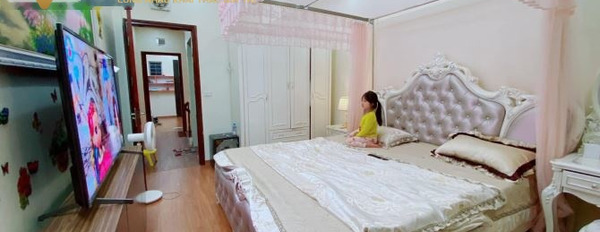 Nhà có 6 phòng ngủ bán nhà ở diện tích gồm 56m2 bán ngay với giá hữu nghị từ 30 tỷ vị trí ở Hoàn Kiếm, Hà Nội, với đường lưu thông 15 mét-02