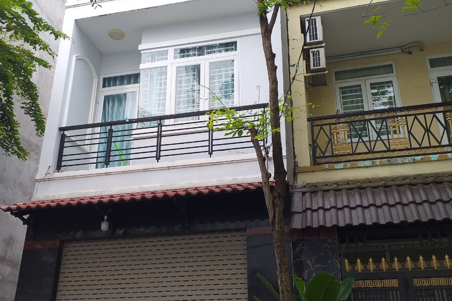 Cần bán gấp nhà 3 tầng, Lê Văn Việt Quận 9, giá 3,5 tỷ, hẻm ô tô 6m, 50m2-01