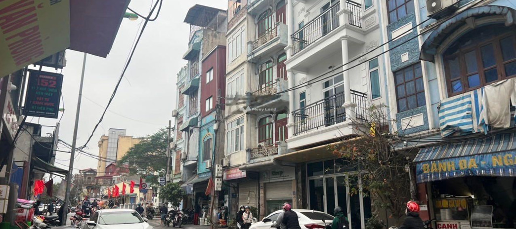 Do đầu tư kém bán nhà vị trí nằm ngay Hồng Mai, Hà Nội bán ngay với giá quy định chỉ 6.5 tỷ có diện tích 52m2 liên hệ chính chủ.