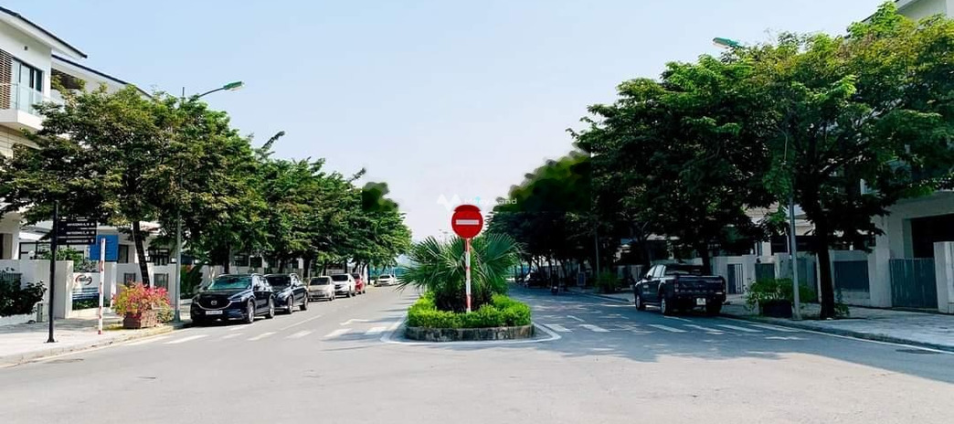 Bán biệt thự vị trí thuận lợi tọa lạc tại Tố Hữu, Hà Nội. Diện tích 180m2