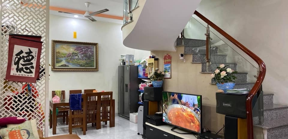 Bán nhà Xuân La, thang máy, gần ô tô, 61m2