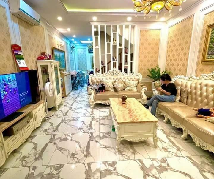 Có diện tích chung là 62m2 bán nhà vị trí mặt tiền tọa lạc ngay tại Hai Bà Trưng, Hà Nội ngôi nhà có tổng cộng 4 PN 3 WC cảm ơn bạn đã đọc tin.-01