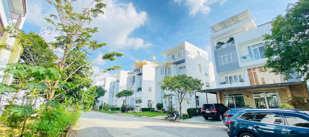 Bán biệt thự tại Phường Phú Hữu, Hồ Chí Minh, giá 18 tỷ, diện tích 180m2