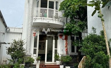 Diện tích 200m2, cho thuê biệt thự vị trí đặt ở trung tâm Quận 9, Hồ Chí Minh, nhà tổng quan gồm có 5 phòng ngủ, 3 WC nói không với trung gian-03