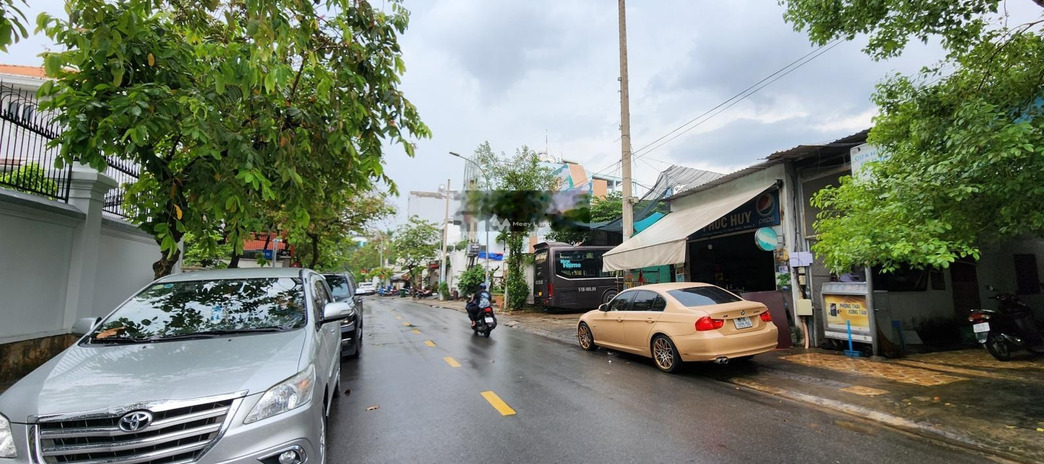 Vị trí đẹp tọa lạc trên Quốc Hương, Thảo Điền bán nhà giá bán cực êm 88 tỷ diện tích khoảng 365m2 trong nhà này có 1 PN liên hệ chính chủ.