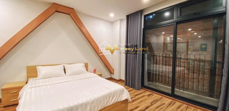 Bán nhà dt 70 m2 vị trí thuận lợi tọa lạc ngay trên Hoàng Văn Thái, Hà Nội vào ở ngay giá hạt dẻ từ 157 triệu trong căn này có 8 phòng ngủ, 5 WC