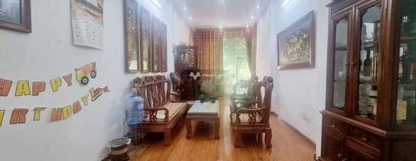Cho thuê nhà tổng diện tích 70m2 vị trí đẹp gần Giáp Bát, Hà Nội giá thuê cạnh tranh chỉ 10 triệu/tháng, trong ngôi nhà này có 1 PN, 1 WC-02