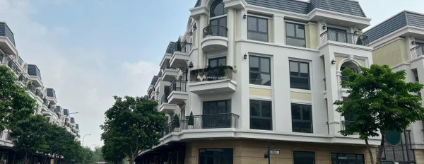 Có diện tích chung 90m2, bán biệt thự tọa lạc gần Phú Hữu, Hồ Chí Minh, hướng Đông - Nam, trong căn này có tổng 4 phòng ngủ, 4 WC không sợ ngập nước-02