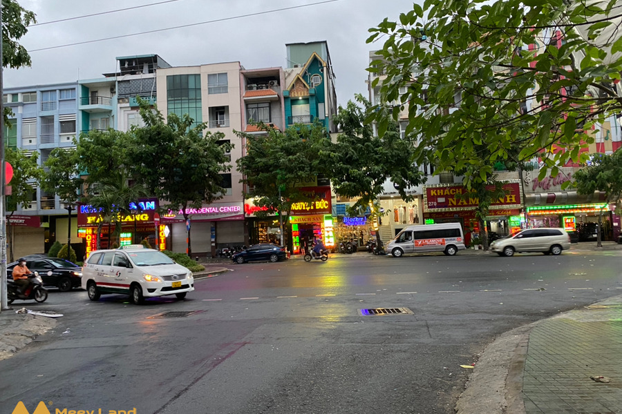 Ngộp bán nhà 5 tầng mặt tiền đường Hoa - Phan Xích Long, phường 7, quận Phú Nhuận-01